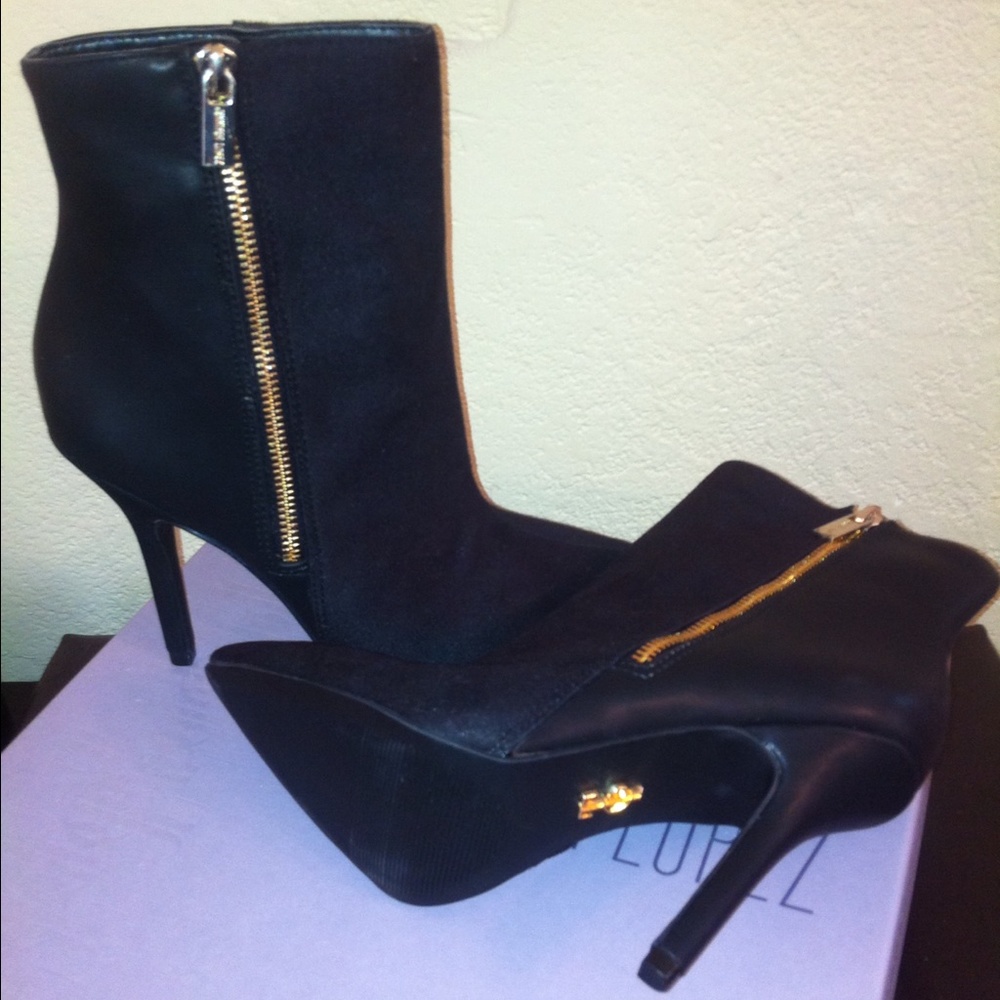 FINAL REDUCTION!!!!Sexy but Classy Boots